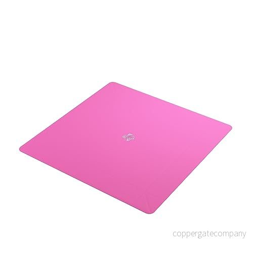 Magnetisk tärningsbricka ta kontroll över din rulle! Kompakt och mångsidig för bordsspel brädspel, fyrkantig form, svart/rosa färg, tillverkad av Gamegenic 4251715411063